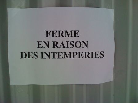 Panneau fermeture centre de vaccination